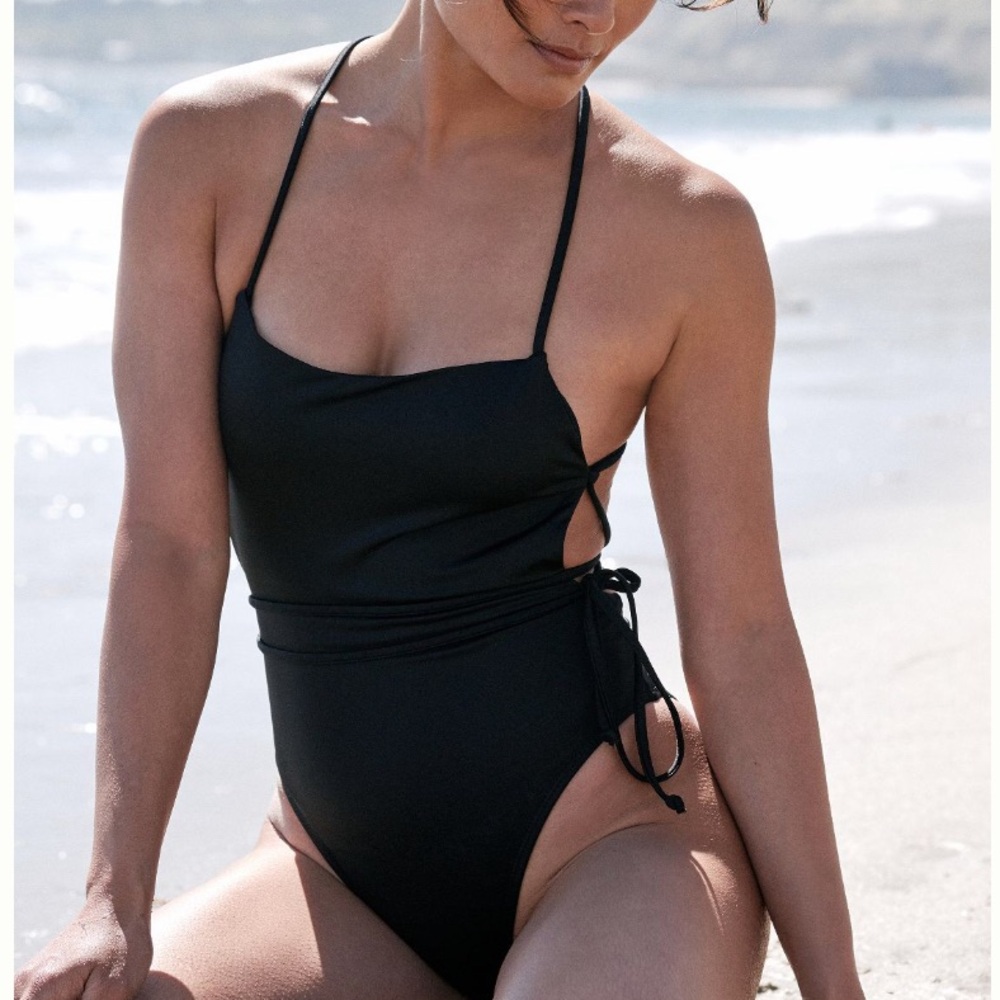 Good American Black Strappy Shine Barely There One Piece Swimsuit Swim XS 2